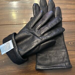 Women’s black leather thinsulate gloves
